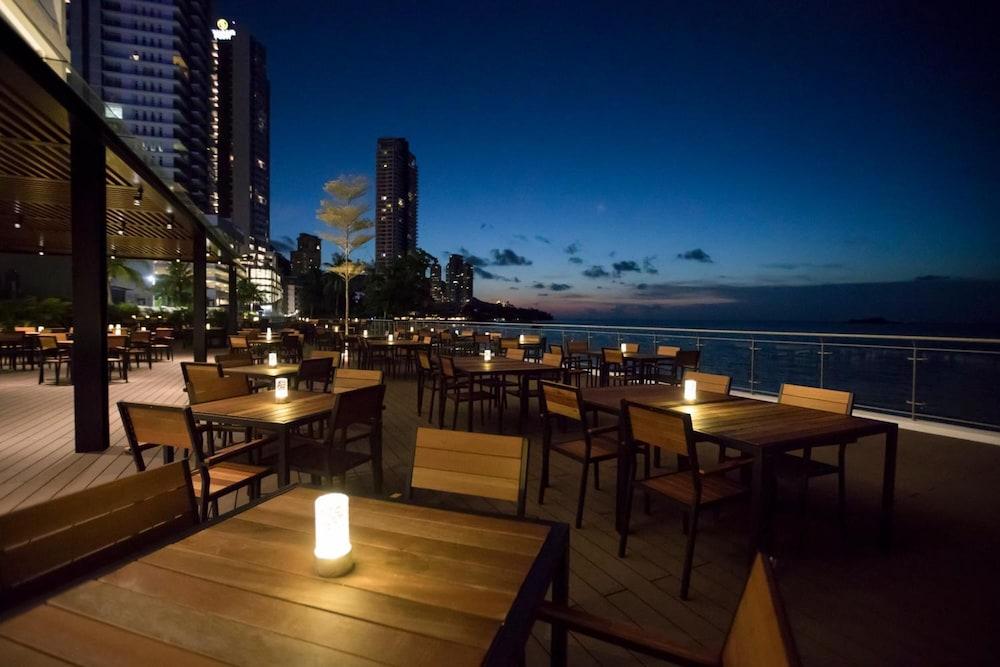 Hompton Hotel By The Beach George Town Exterior foto